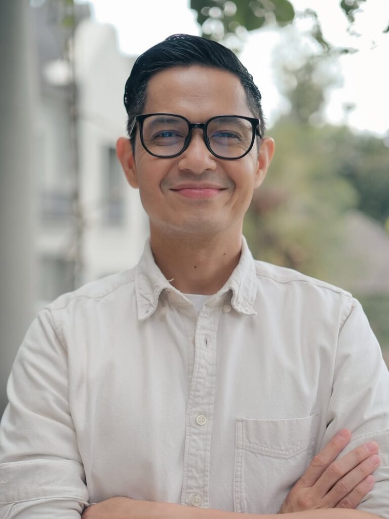 Meski hanya berstatus sebagai Brand Ambassador, Dude mengaku merasa memiliki tanggung jawab moral terhadap para lender yang dirugikan.
