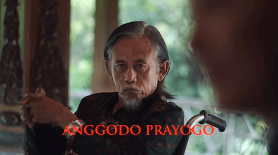 Salah satu adegan Epy Kusnandar di film Janur Ireng yang akan tayang 24 Desember 2025