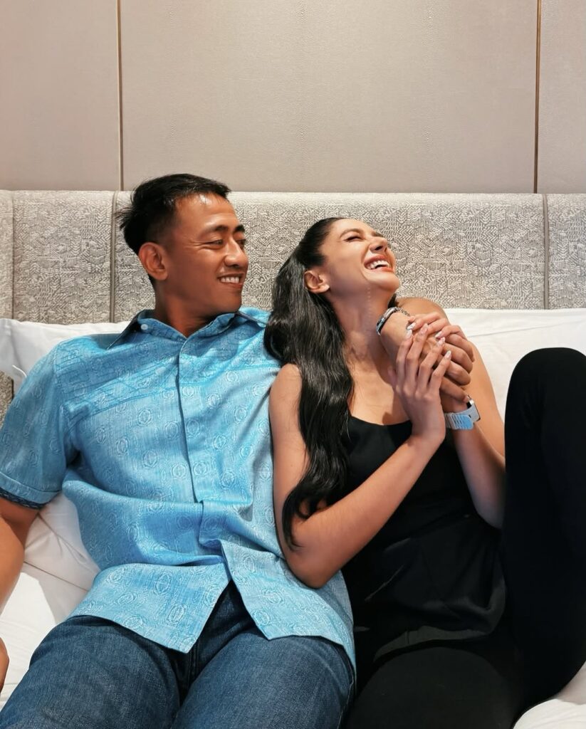 Fanny kini dikenal sebagai perempuan yang bahagia dalam pernikahannya, jauh dari sensasi, dan menjalani hubungan yang lebih dewasa.