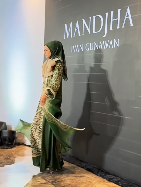 Ivan Gunawan menekankan bahwa persiapan lebih awal adalah kunci untuk menghadirkan koleksi yang matang dan relevan.