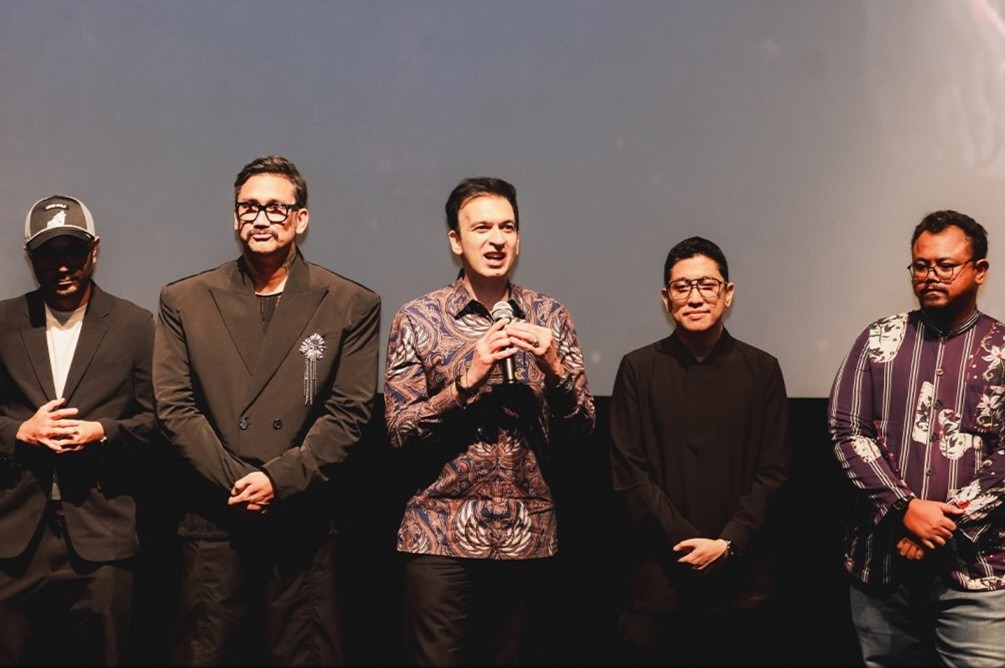 Janur Ireng tidak hanya sekadar melanjutkan cerita, tetapi memperluas jagat horor yang telah dibangun.