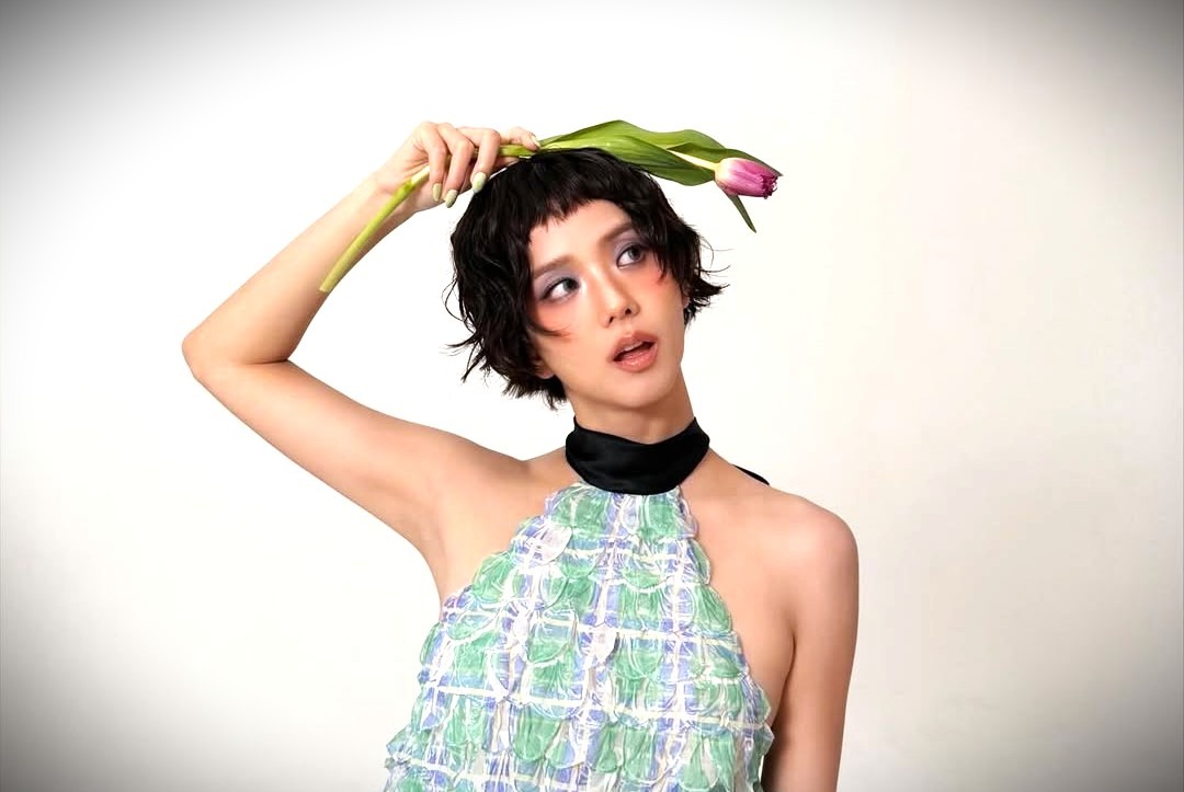 Jisoo BLACKPINK tampil beda dengan rambut pendek