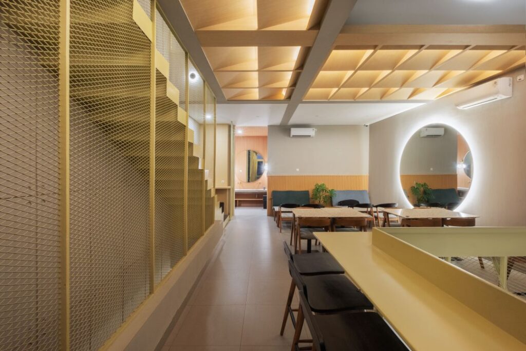 Kara Lil Sis Café adalah bukti bahwa pendekatan desain yang konseptual dapat melahirkan ruang yang fungsional dan penuh karakter.