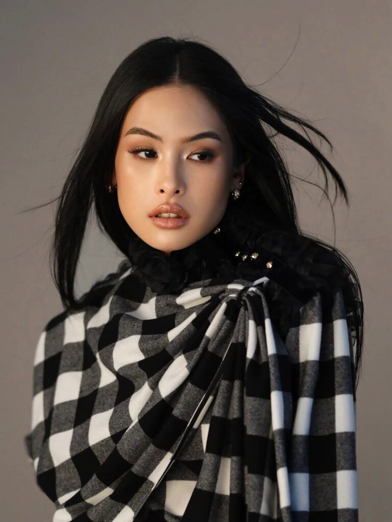 Komentar warganet memenuhi kolom Instagram Maudy, sebagian menilai sikap diamnya tidak peka terhadap isu kemanusiaan.