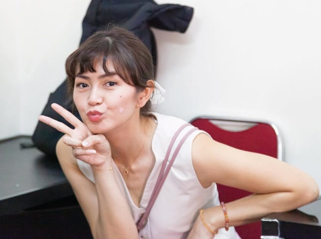 Selain berkarier di dunia akting, Tyara juga pernah menjajal profesi sebagai pramugari.