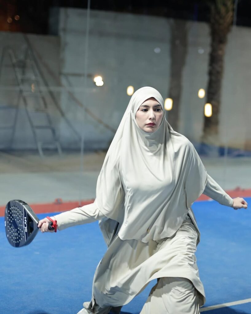 Tyas Mirasih dikenal lebih sering tampil tanpa hijab dalam berbagai kesempatan. 