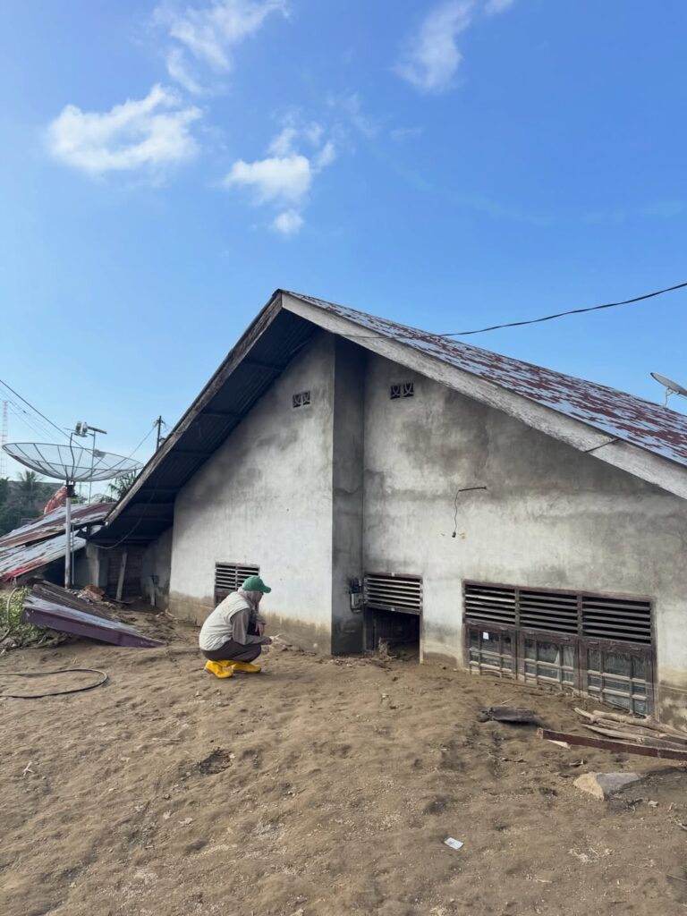 Setibanya di lokasi, Zaskia mendapati kondisi kampung yang memprihatinkan.