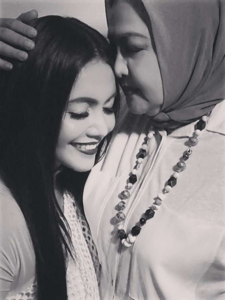 Manajemen Denada melalui Risna Ories menegaskan bahwa perkara ini adalah ranah keluarga yang bersifat sensitif.