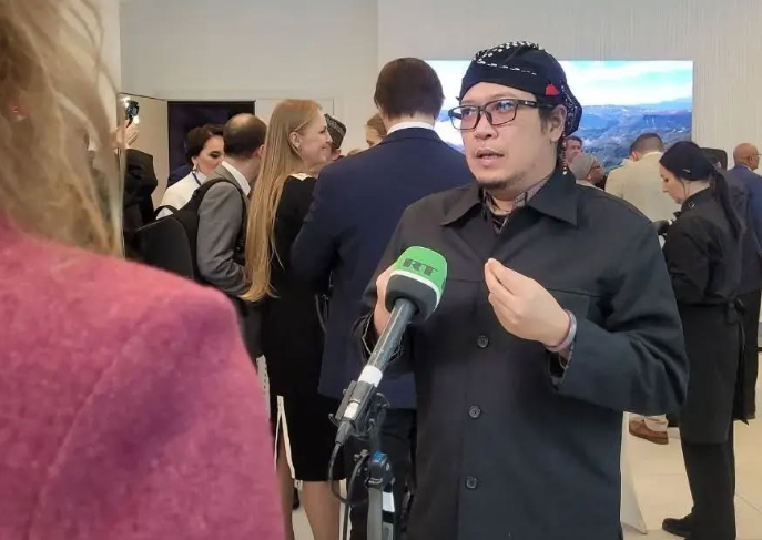 Noe berangkat ke Kanada untuk melanjutkan studi di University of Alberta. 