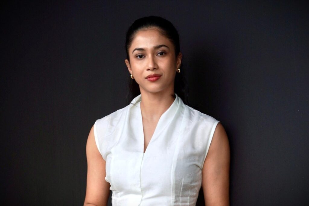 Aghniny dikenal sebagai sosok yang disiplin, sebuah karakter yang terbentuk dari latar belakangnya sebagai atlet. Hal ini kemudian menjadi modal penting dalam membangun karier aktingnya.