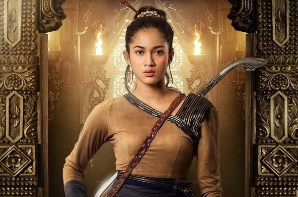 Perjalanan karier Aghniny di dunia hiburan dimulai pada 2018 ketika ia debut lewat film Wiro Sableng: Pendekar Kapak Maut Naga Geni 212.