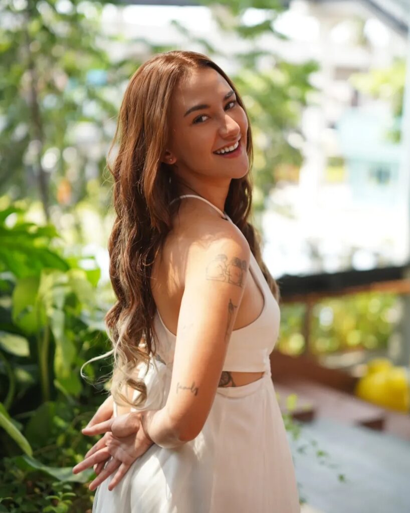 Setelah bercerai, Dahlia memilih untuk segera bangkit dan kembali bekerja. 