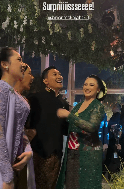 Di balik sorotan pernikahan, Darma Mangkuluhur dikenal sebagai pebisnis muda dengan portofolio usaha yang luas, menjadikannya salah satu figur penting di dunia bisnis Indonesia.