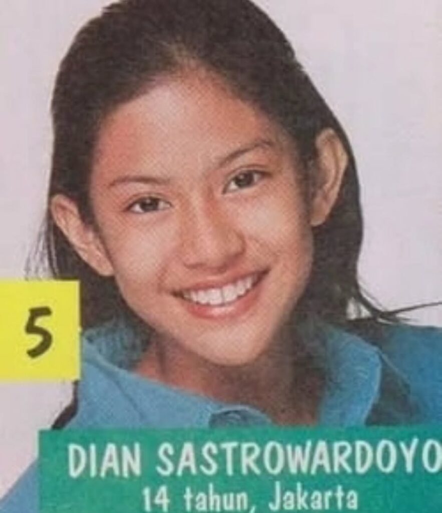 Dian Sastro dikenal luas sejak membintangi film Ada Apa dengan Cinta? pada 2002 bersama Nicholas Saputra.