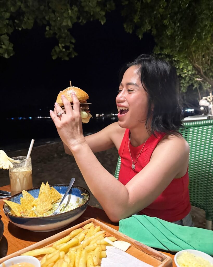 Farida Nurhan memulai kanal YouTube pribadinya pada 26 September 2017.