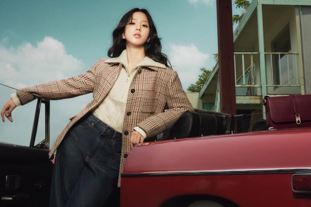 Meski antusiasme penggemar tinggi, akting Jisoo justru menuai kritik dari sebagian penonton yang menilai ekspresinya masih kaku dan kurang mendalami karakter.