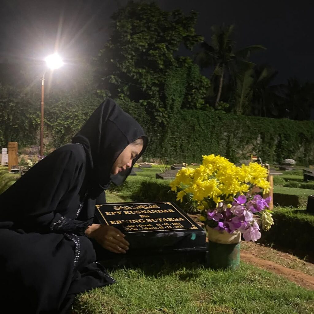 Karina juga mengaku sempat tidak berani pulang ke rumah karena rasa kehilangan yang begitu besar.