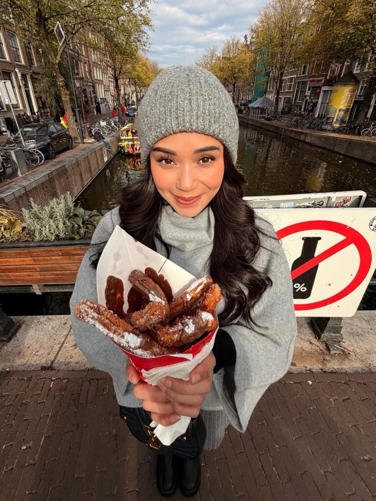 Informasi resmi dari kepolisian menyebutkan bahwa Lula pertama kali ditemukan oleh asisten rumah tangga yang curiga karena tidak ada sahutan dari dalam kamar.