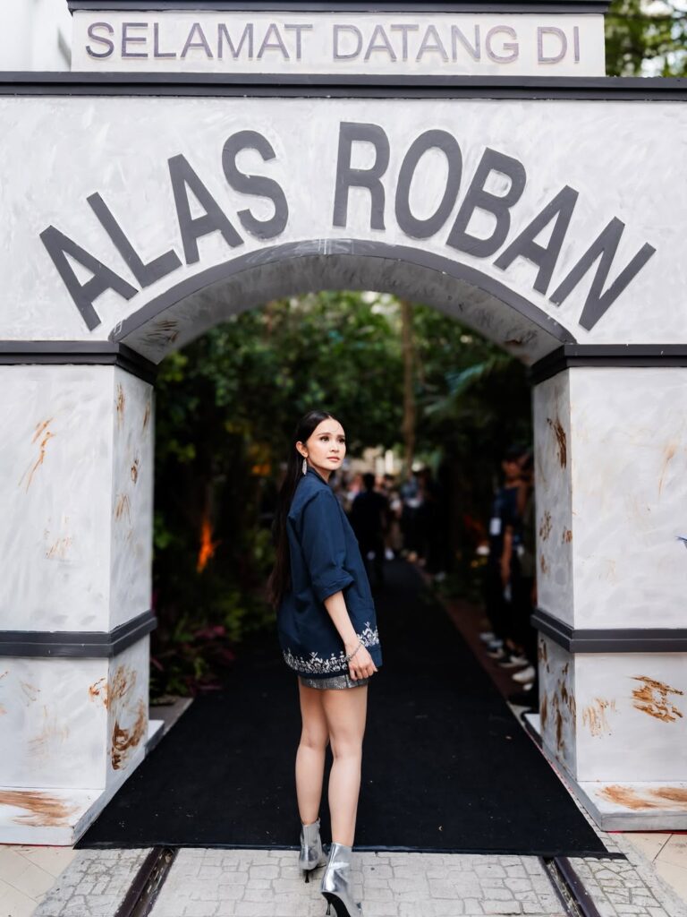 Alas Roban sendiri diangkat dari misteri jalur Pantura yang dikenal penuh cerita mistis.