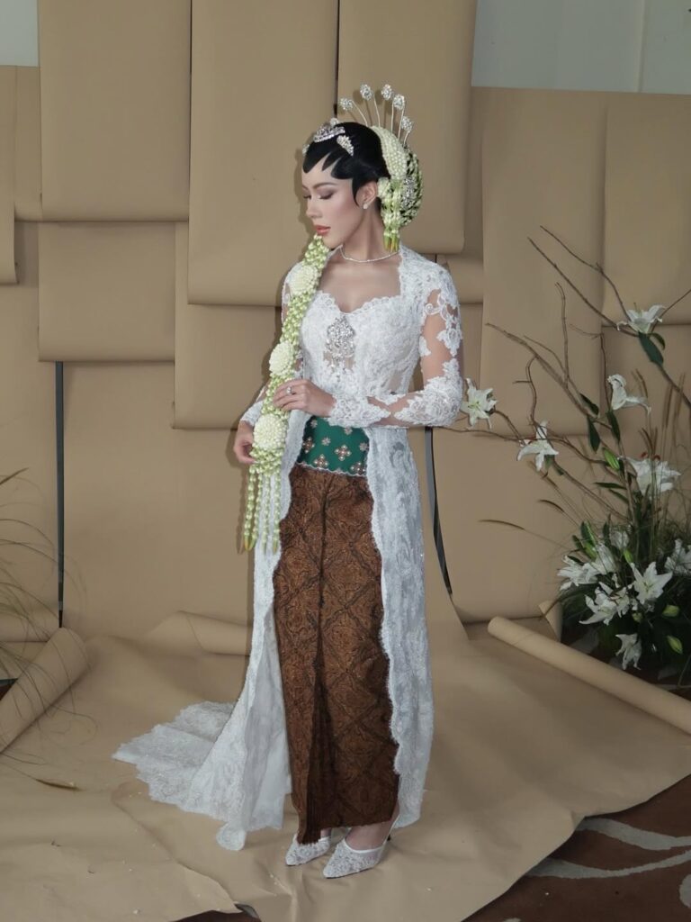 Publik pun menilai Patricia sebagai salah satu pengantin paling memesona dengan penampilan yang sederhana namun penuh makna.