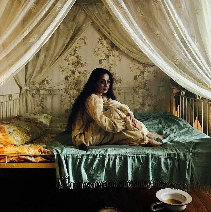 Meski bukan kisah nyata, Pengabdi Setan mengambil banyak elemen dari realitas sosial masyarakat Indonesia.