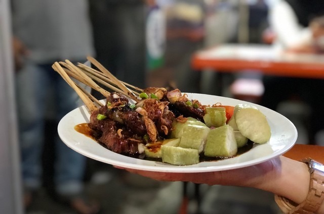 Nasi padang memperoleh nilai 4,8, bawang goreng 4,7, sate kambing 4,7, somay 4,6, serta soto Betawi 4,6.