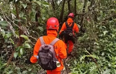 Proses evakuasi sempat terkendala cuaca ekstrem di kawasan gunung tertinggi kedua di Jawa dengan ketinggian 3.432 mdpl.