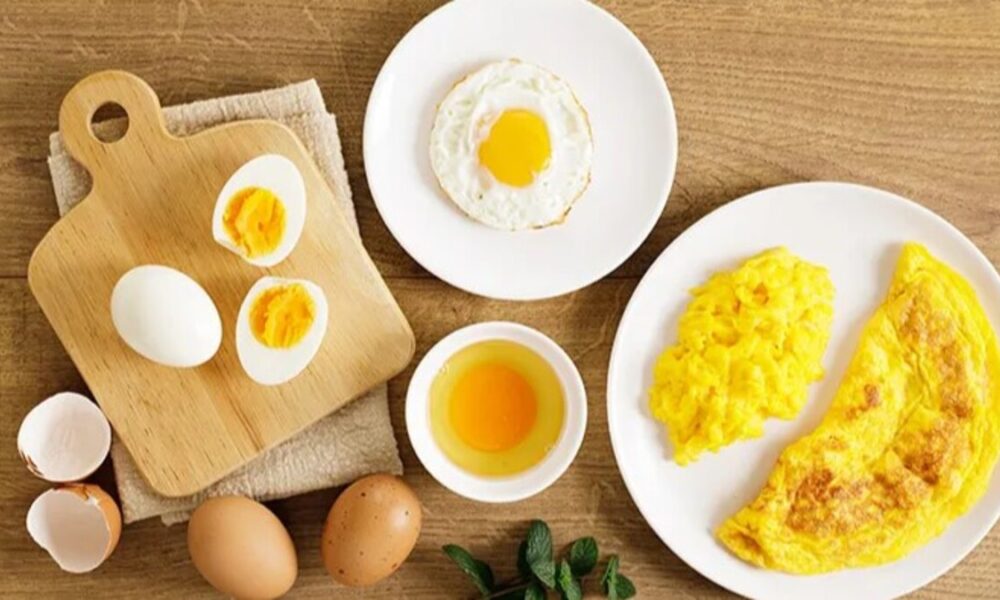 Oleh karena itu, memahami cara memasak telur paling sehat menjadi penting agar manfaat proteinnya tetap maksimal.