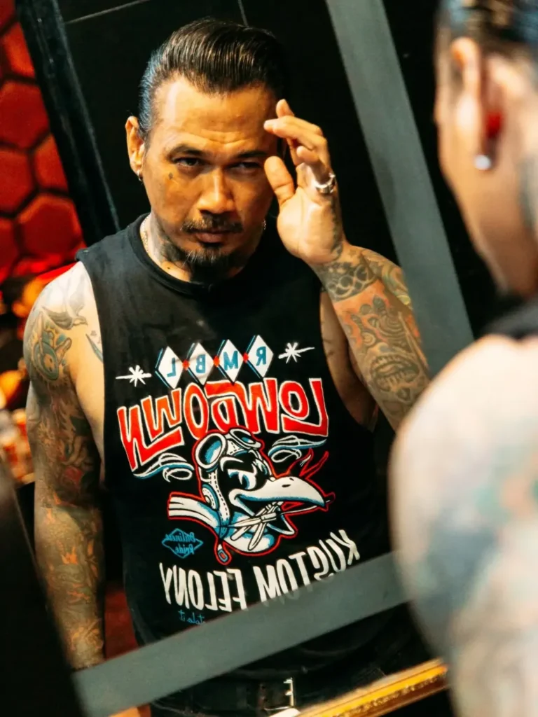 Dalam unggahan berlatar merah mencolok, Jerinx menegaskan bahwa ia telah membicarakan korelasi antara Covid-19 dan jaringan Epstein sejak awal pandemi merebak