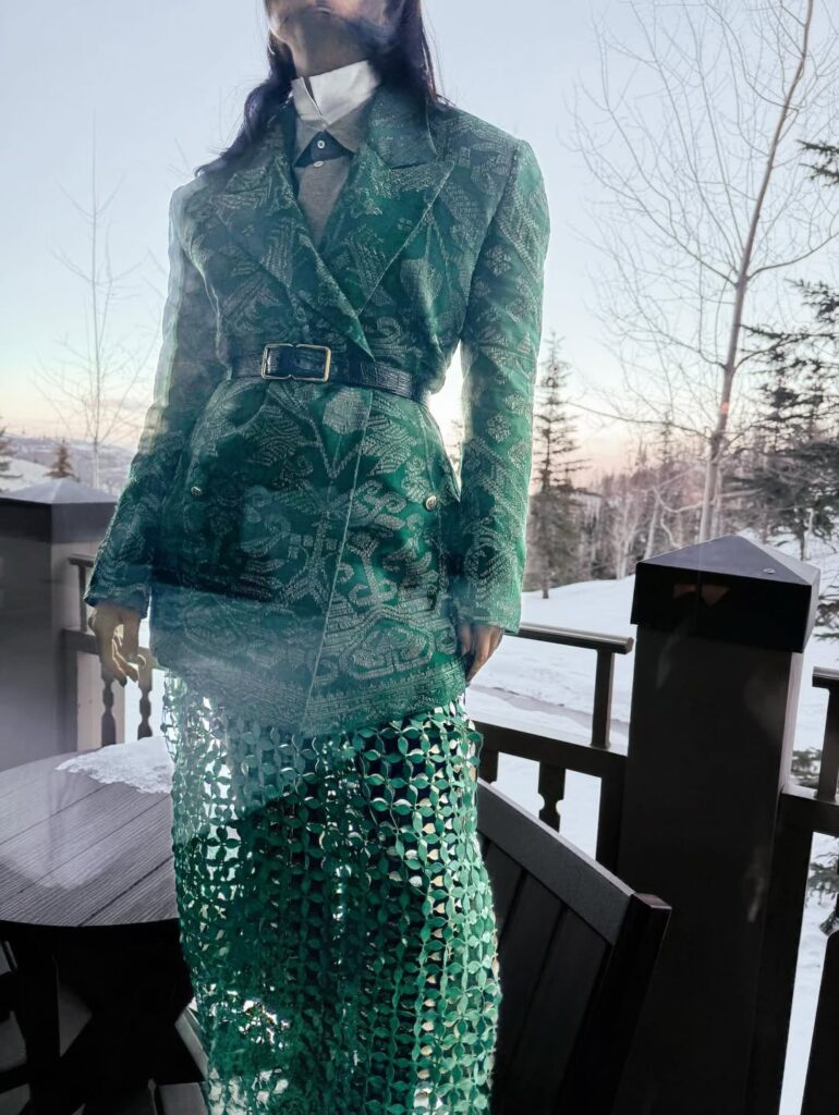 Sapto Djojokartiko merupakan salah satu desainer Indonesia yang konsisten menghadirkan karya di berbagai ajang internasional