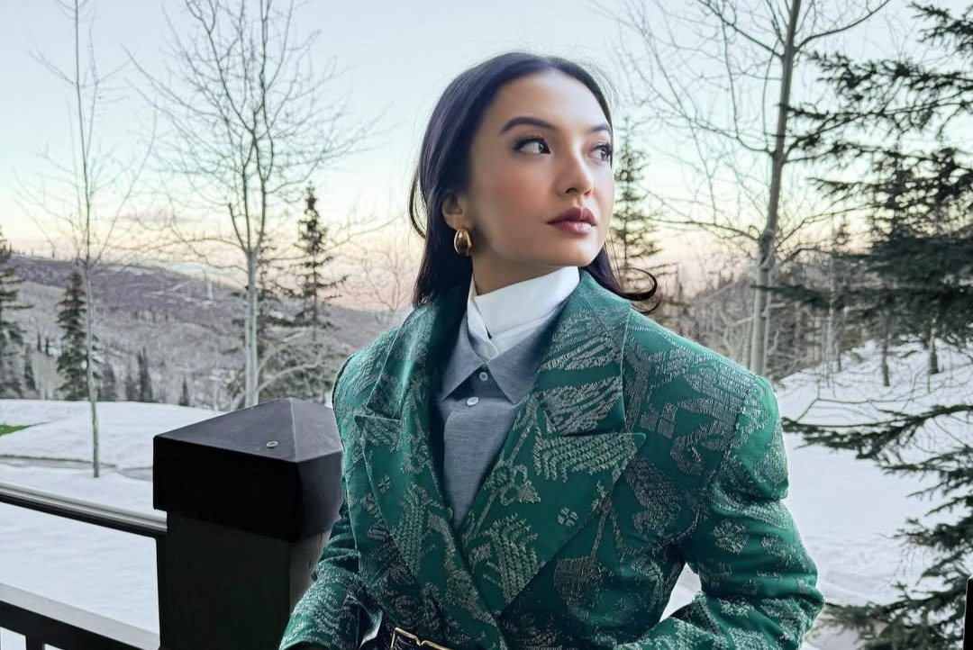 Raline Shah dengan busana Saptodjojokartiko (Instagram/saptodjojokartiko)