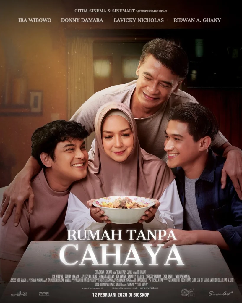 Poster resmi Rumah Tanpa Cahaya menyuguhkan gambaran yang sarat makna. 