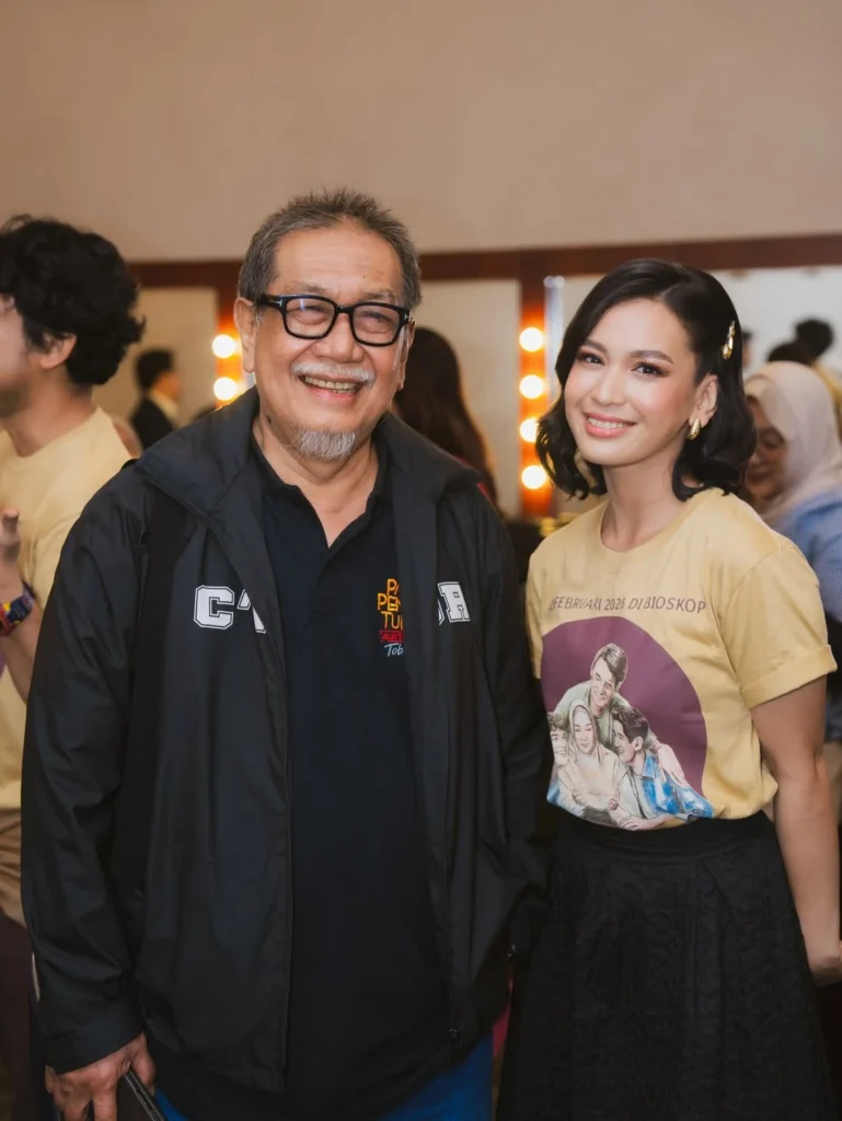 Sebagai produser, ia menekankan bahwa cahaya dalam film ini bukan sekadar elemen visual, melainkan simbol dari sosok ibu dalam keluarga.