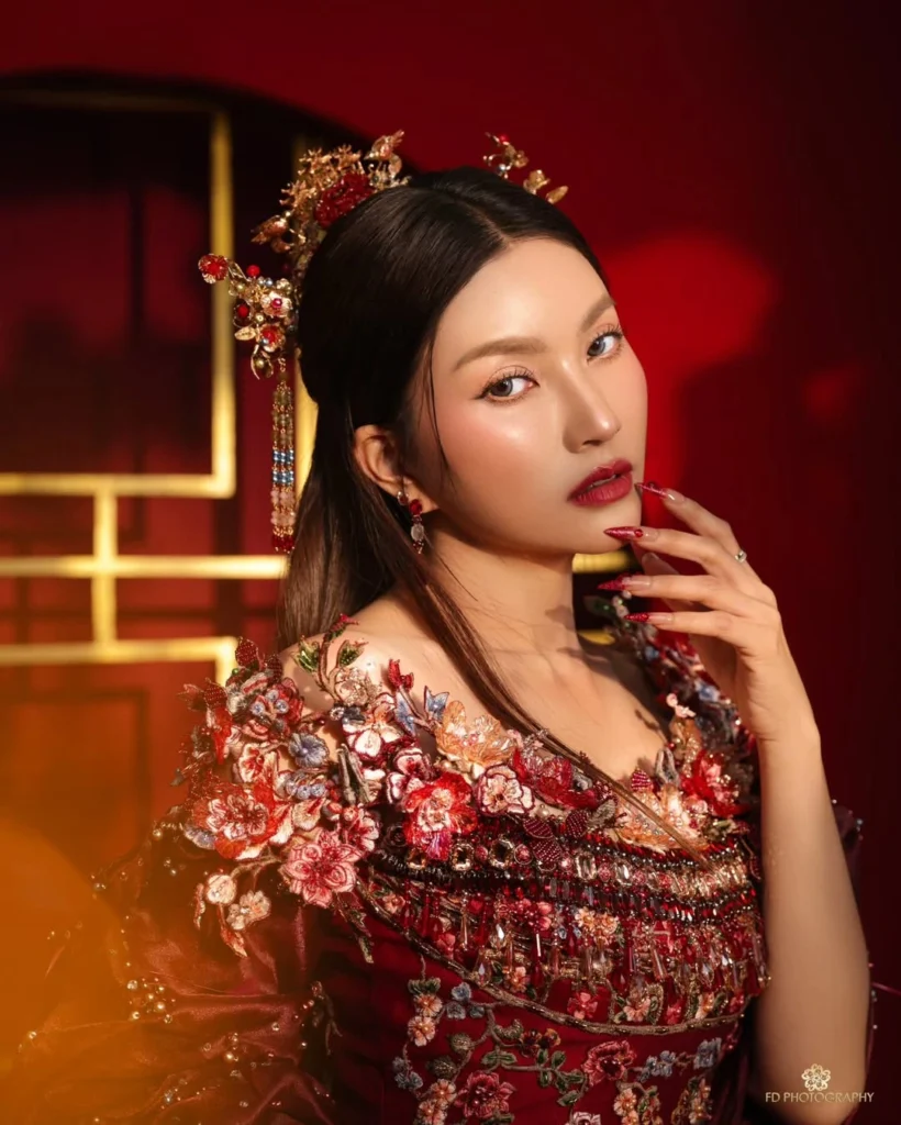 Seraya mengunggah potret tersebut, Sarwendah menyapa para pengikutnya menggunakan bahasa China.