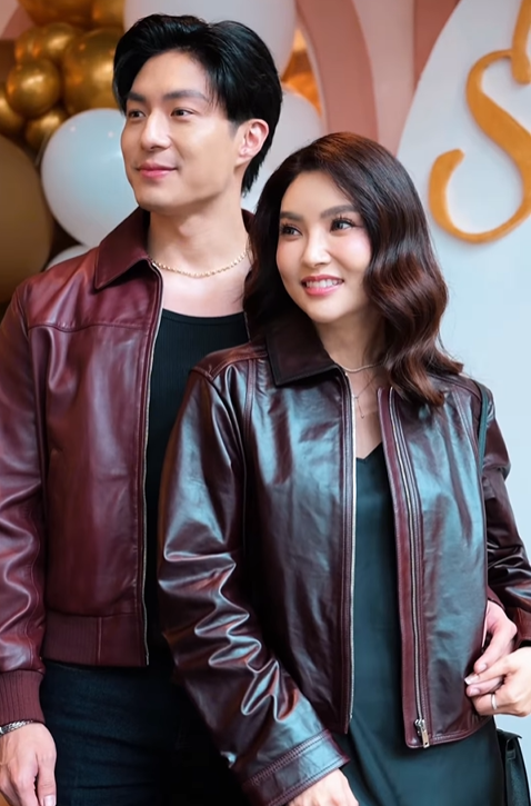 Senyum Sarwendah pun makin merekah atas jawaban Gio tersebut. Ini juga menjadi jawaban atas pertanyaan masyarakat selama ini atas status hubungan mereka.