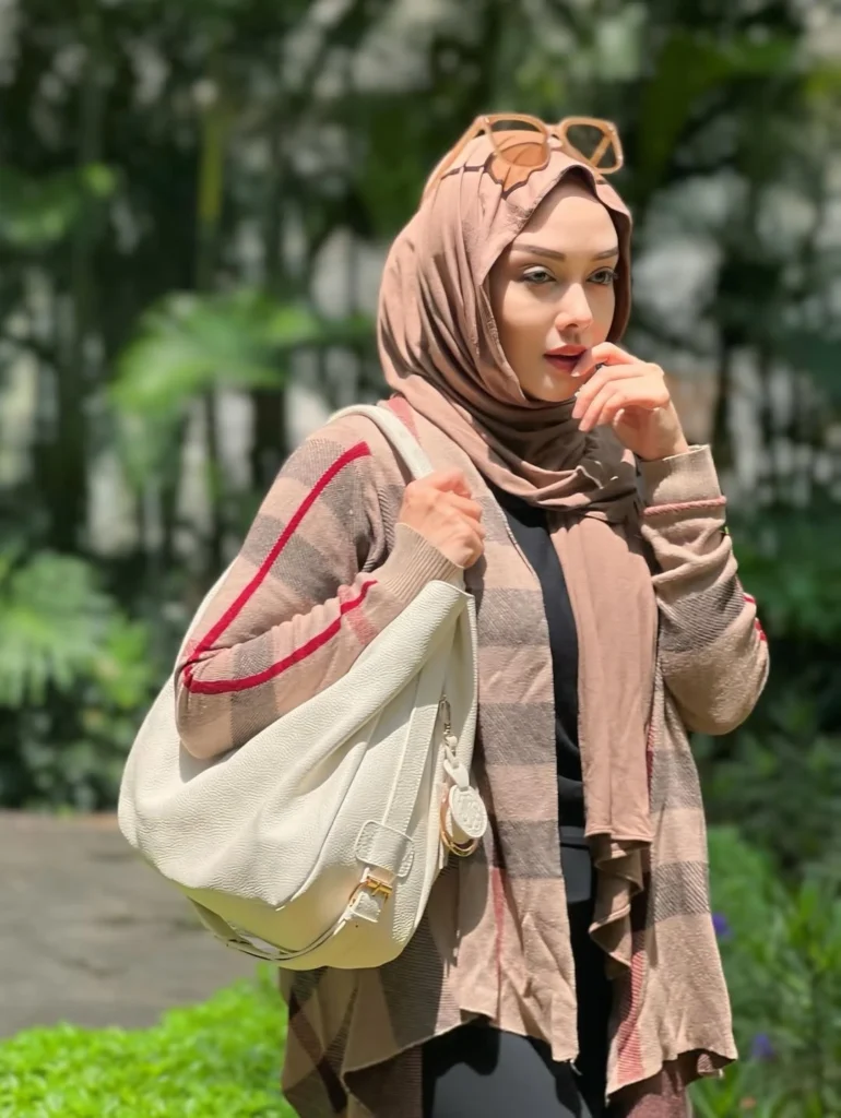 Selain jarak, durasi puasa juga menjadi tantangan besar. Terry menjelaskan bahwa waktu puasa di Amerika bergantung pada musim.