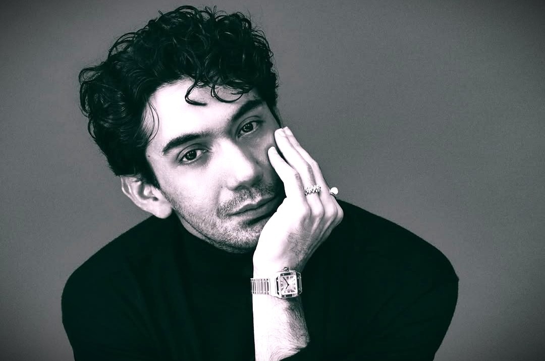 Reza Rahadian pernah menjalani kisah hidup penuh perjuangan