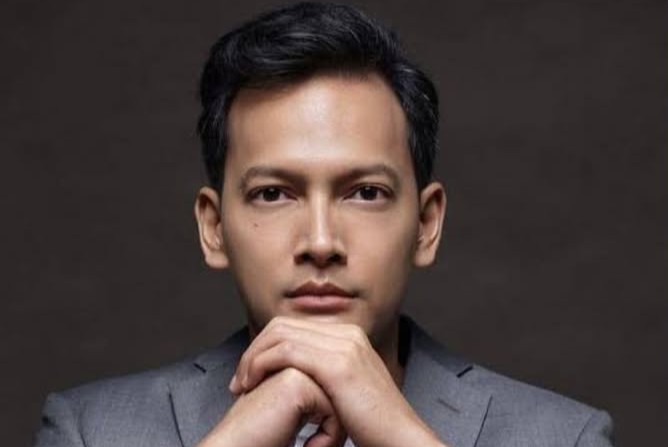 Fedi Nuril berperan dalam film Pangku