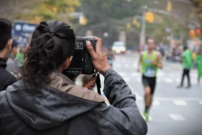 Ilustrasi fotografer potret pelari