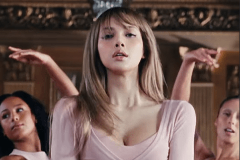 Lisa BLACKPINK dalam iklan NikeSKIMS Spring 2026