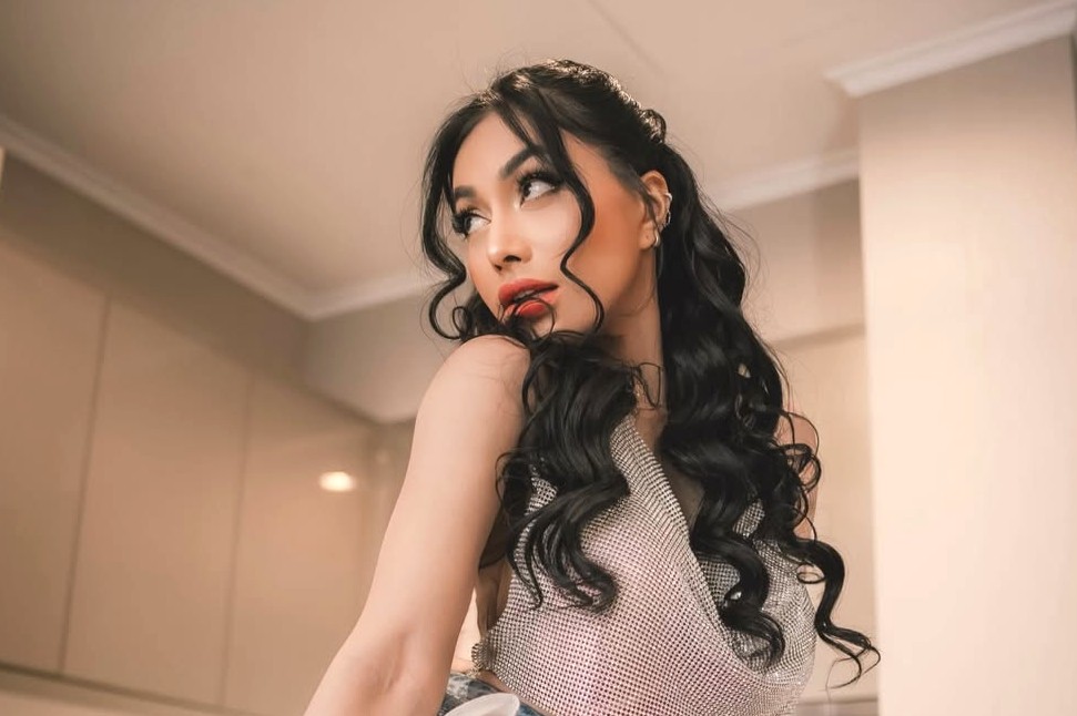 Denada melalui pengacara mengakui bahwa Ressa anak kandungnya