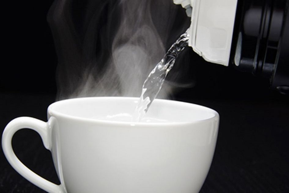 Ilustrasi air putih hangat