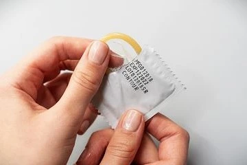 Ilustrasi kondom kedaluwarsa