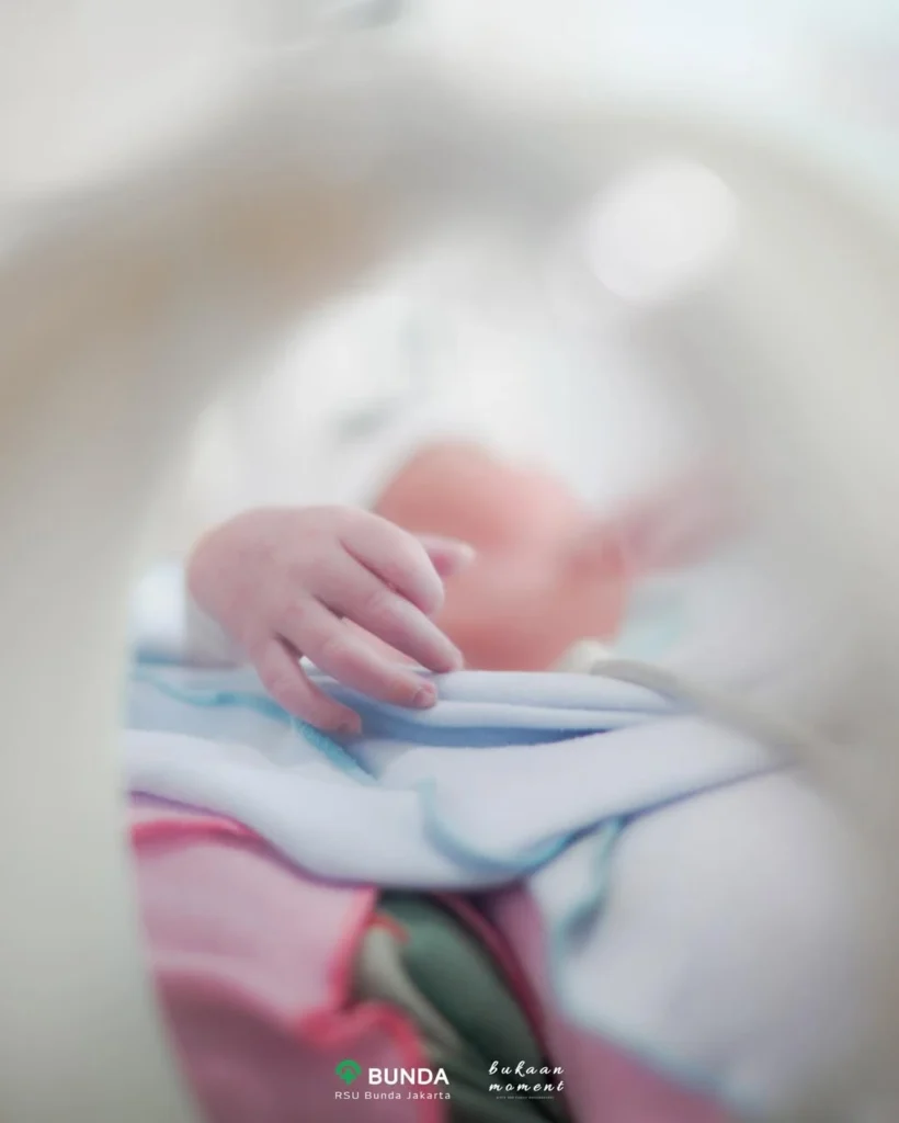 Zaskia juga mengungkap alasan mengapa jarak antara kehamilan pertama dan kedua cukup panjang.